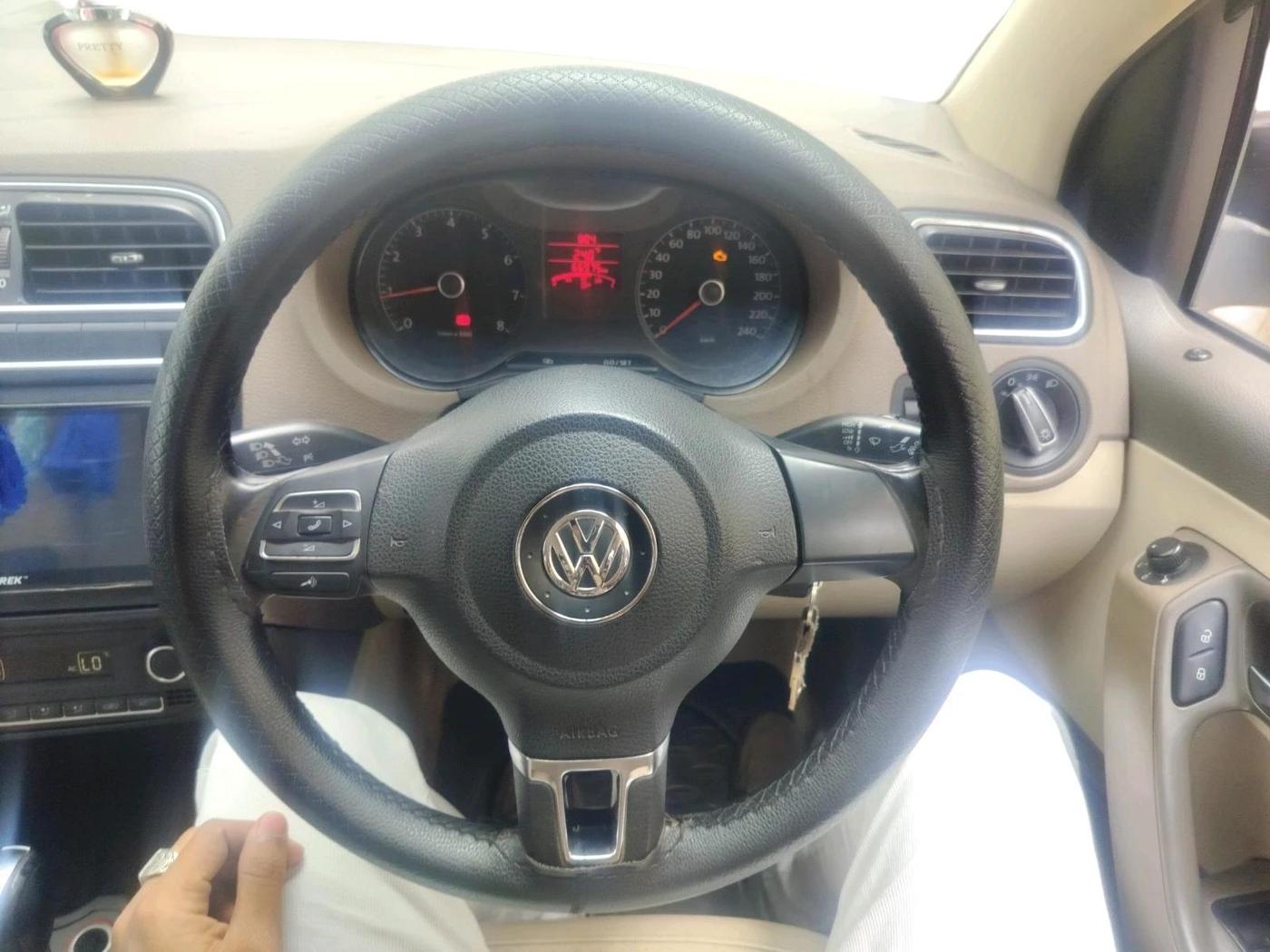 2013 Volkswagen Vento HIGHLINE PETROL AT, Petrol, Automatic, 66,978 km, interior