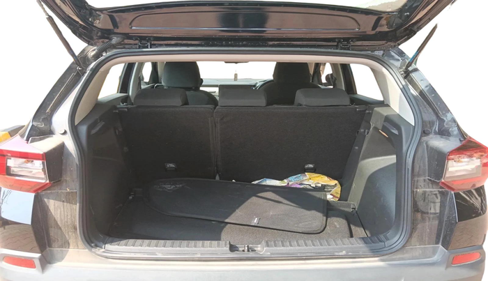 2025 Skoda Kylaq Signature Plus AT, Petrol, Automatic, 7,639 km, exterior