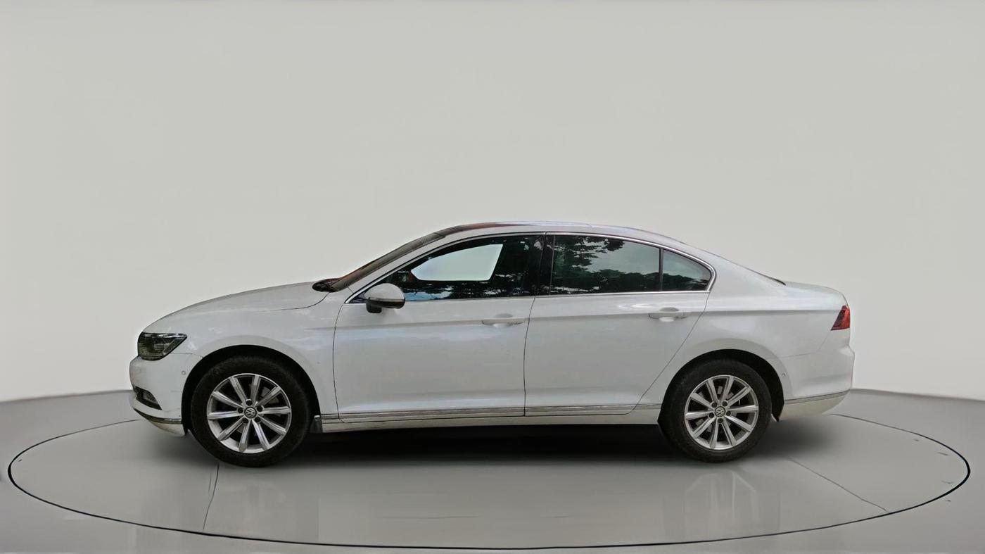2018 Volkswagen Passat HIGHLINE DSG, Diesel, Automatic, 1,10,350 km, exterior