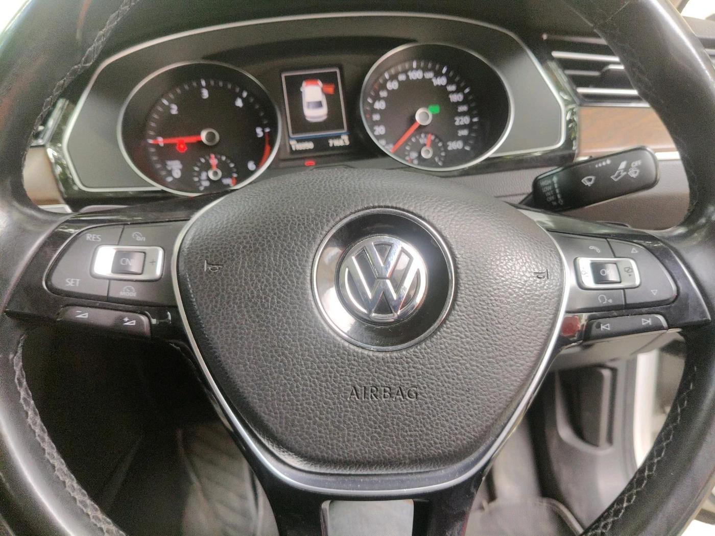 2018 Volkswagen Passat HIGHLINE DSG, Diesel, Automatic, 1,10,350 km, interior
