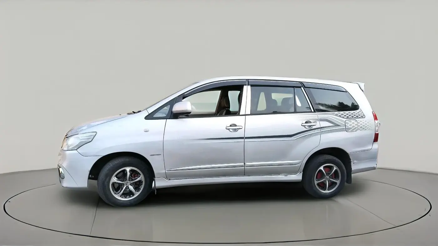 2014 Toyota Innova 2.5 GX 8 STR, Diesel, Manual, 1,56,432 km, exterior