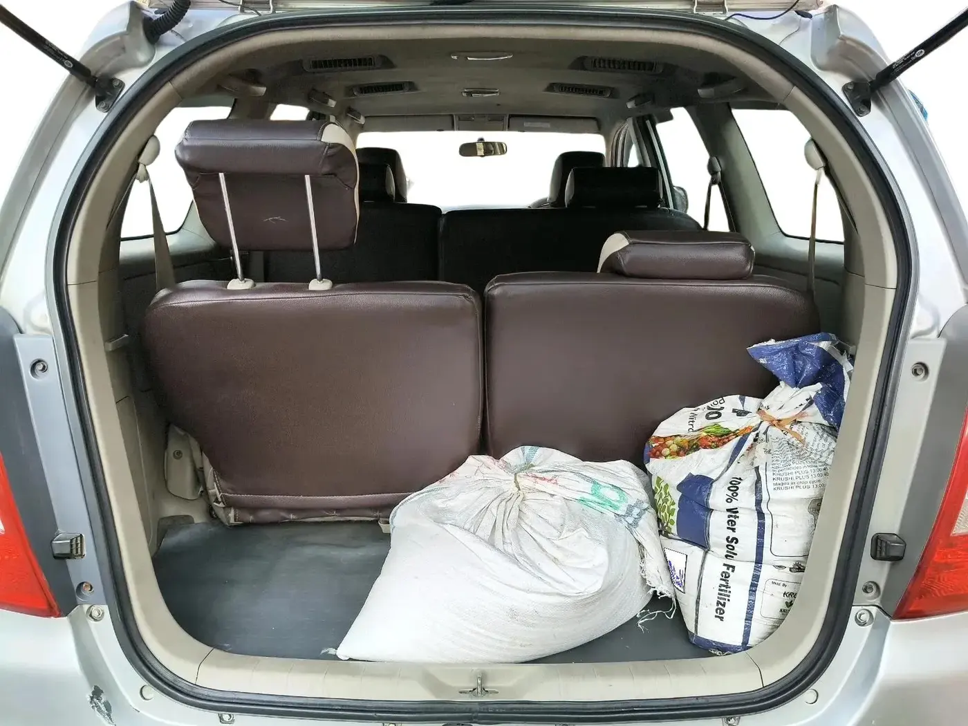 2014 Toyota Innova 2.5 GX 8 STR, Diesel, Manual, 1,56,432 km, exterior