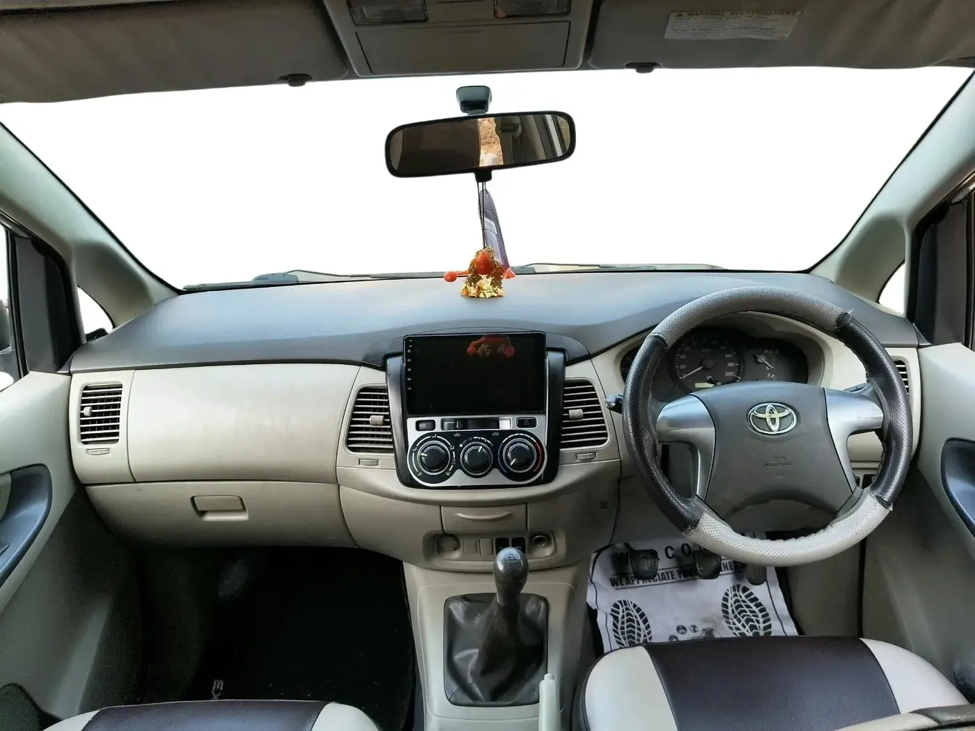 2014 Toyota Innova 2.5 GX 8 STR, Diesel, Manual, 1,56,432 km, interior