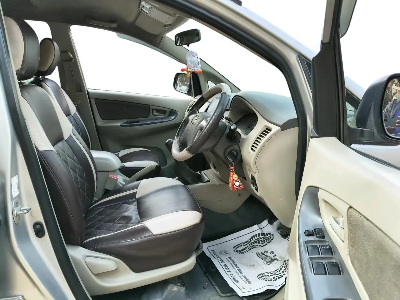 2014 Toyota Innova 2.5 GX 8 STR, Diesel, Manual, 1,56,432 km, interior