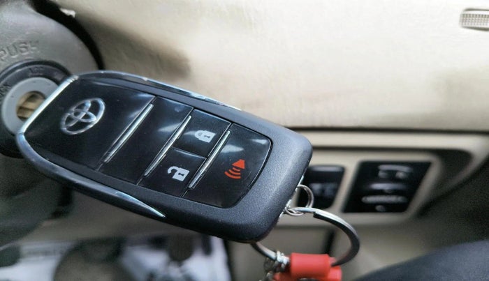 2014 Toyota Innova 2.5 GX 8 STR, Diesel, Manual, 1,56,432 km, interior