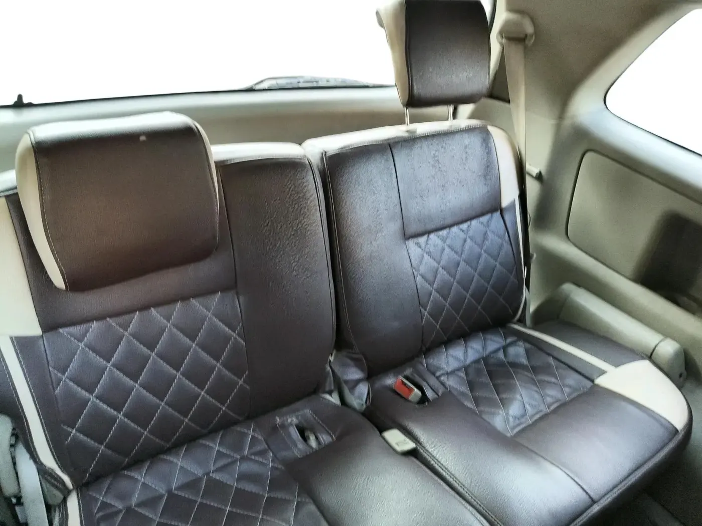 2014 Toyota Innova 2.5 GX 8 STR, Diesel, Manual, 1,56,432 km, interior