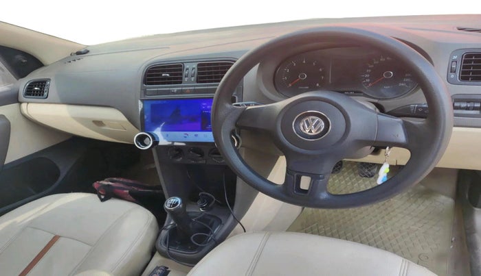 2011 Volkswagen Vento TRENDLINE 1.6, Petrol, Manual, 1,52,530 km, interior
