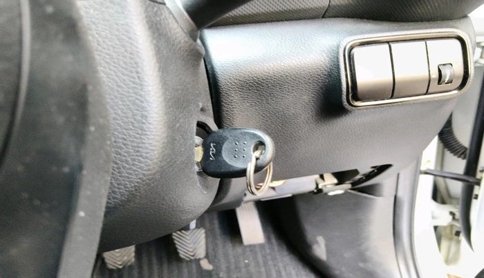 2022 KIA SONET HTE 1.2, Petrol, Manual, 1,32,904 km, interior