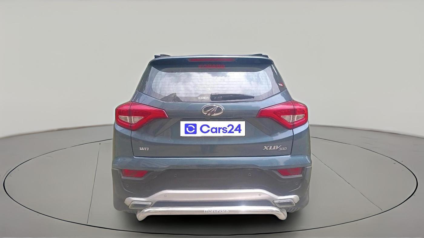 2021 Mahindra XUV300 W8 (O) 1.2 PETROL, Petrol, Manual, 32,943 km, exterior