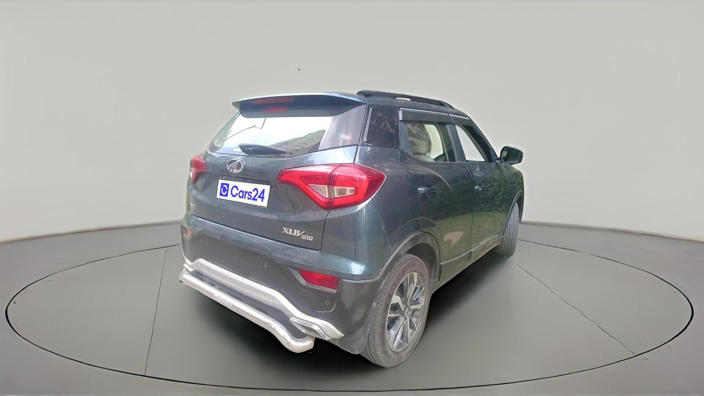 2021 Mahindra XUV300 W8 (O) 1.2 PETROL, Petrol, Manual, 32,943 km, exterior