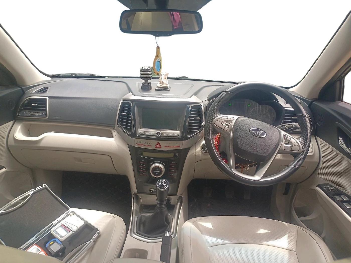 2021 Mahindra XUV300 W8 (O) 1.2 PETROL, Petrol, Manual, 32,943 km, interior