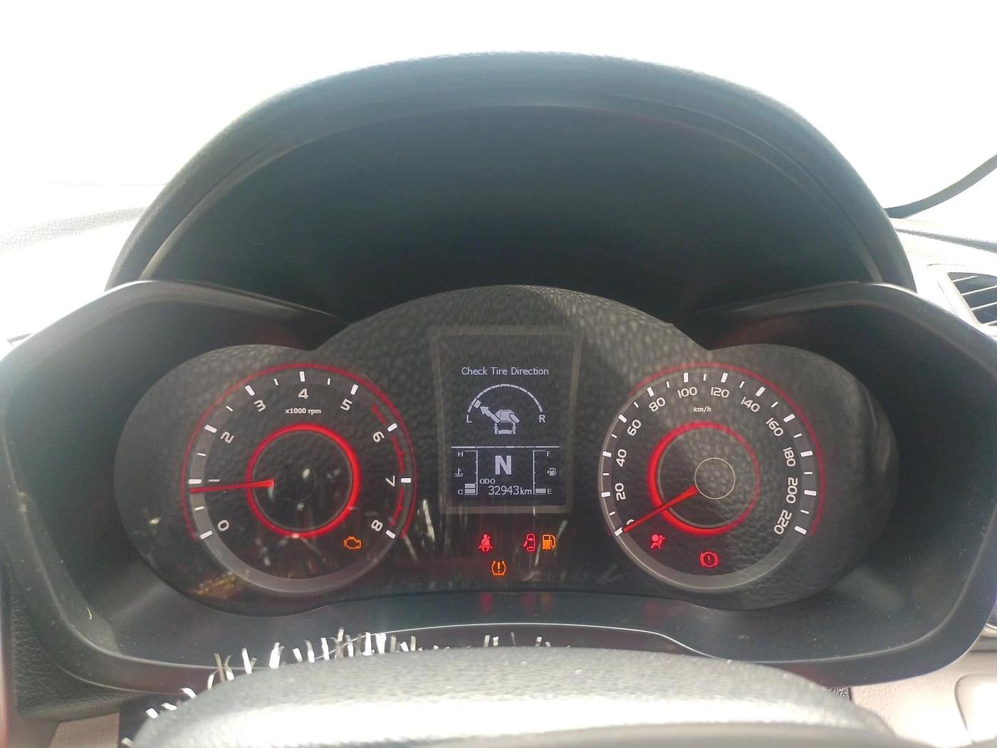 2021 Mahindra XUV300 W8 (O) 1.2 PETROL, Petrol, Manual, 32,943 km, interior