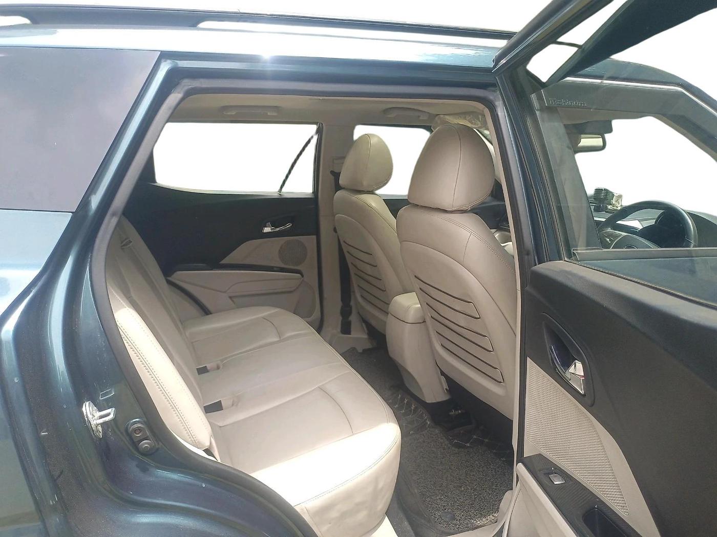 2021 Mahindra XUV300 W8 (O) 1.2 PETROL, Petrol, Manual, 32,943 km, interior