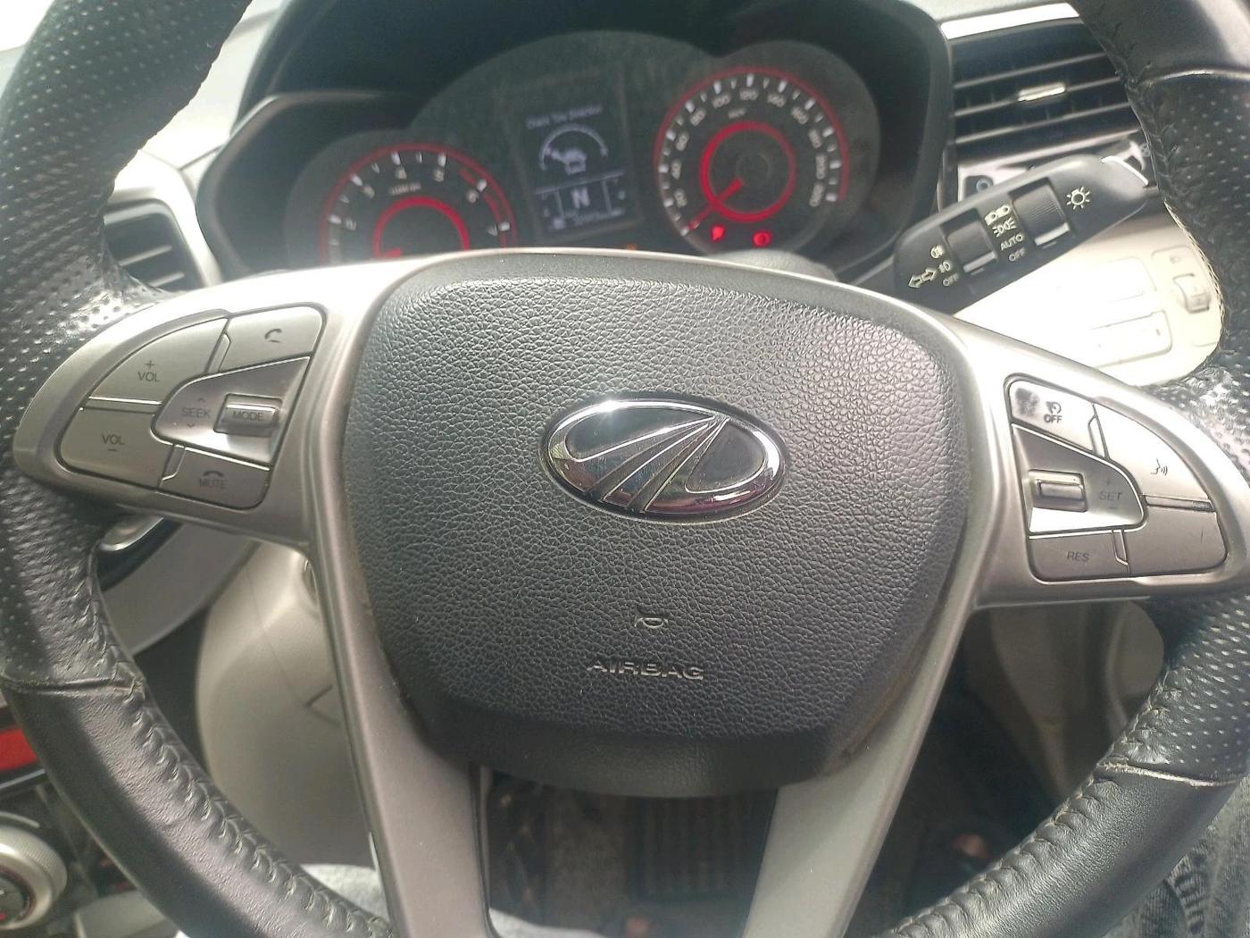 2021 Mahindra XUV300 W8 (O) 1.2 PETROL, Petrol, Manual, 32,943 km, interior