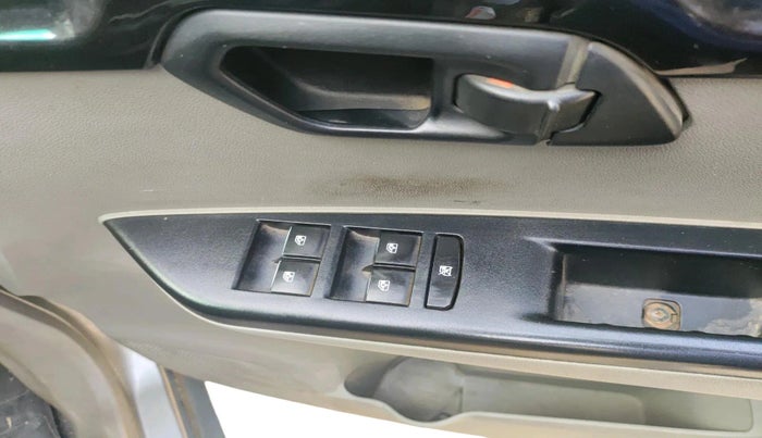 2016 Mahindra Kuv100 K6 D 6 STR, Diesel, Manual, 81,822 km, interior