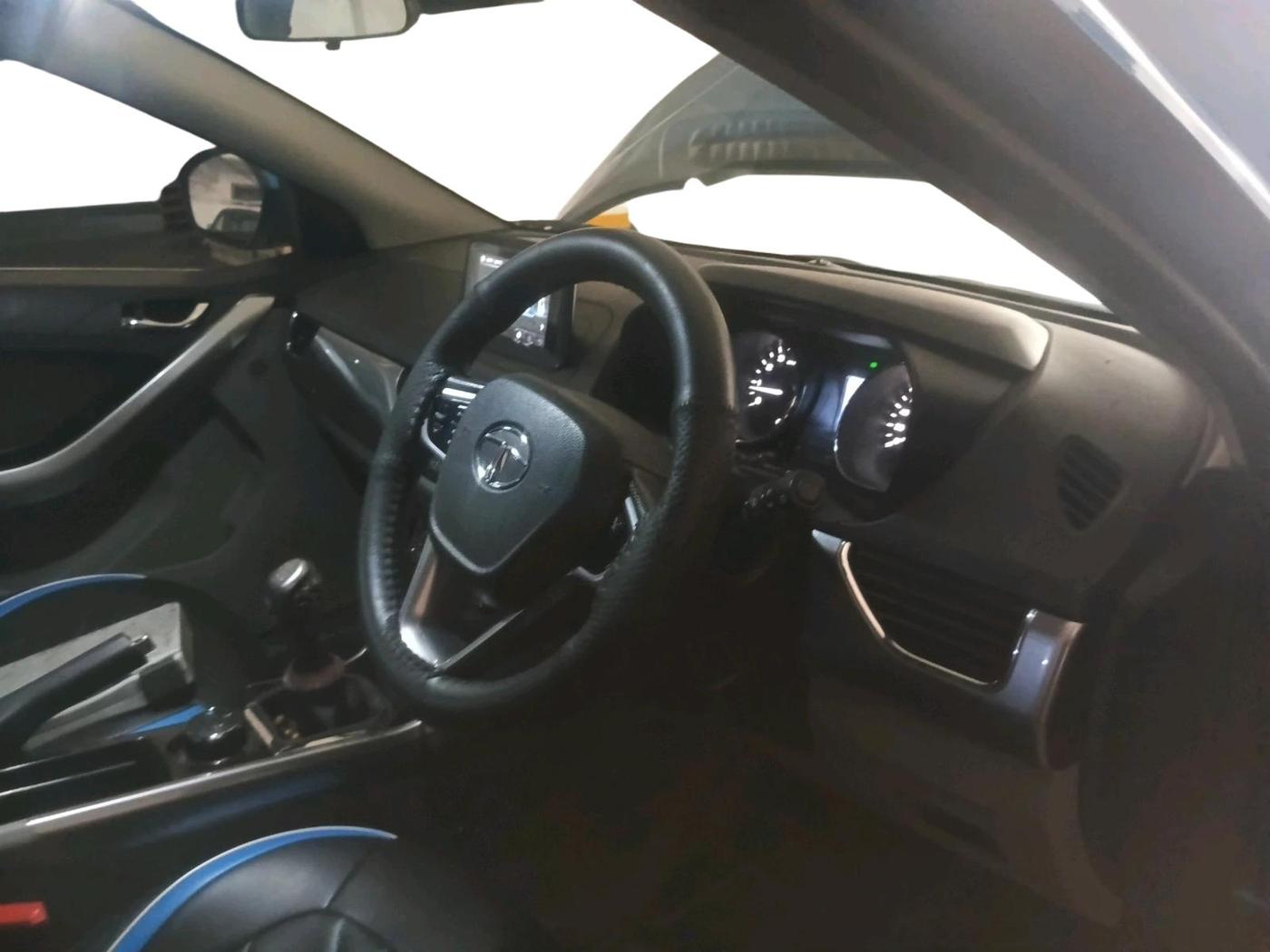 2018 Tata NEXON XZ PETROL, Petrol, Manual, 50,390 km, interior