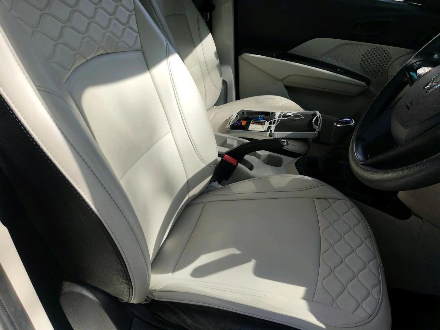 2023 Mahindra XUV300 W4 1.5 DIESEL, Diesel, Manual, 19,891 km, interior