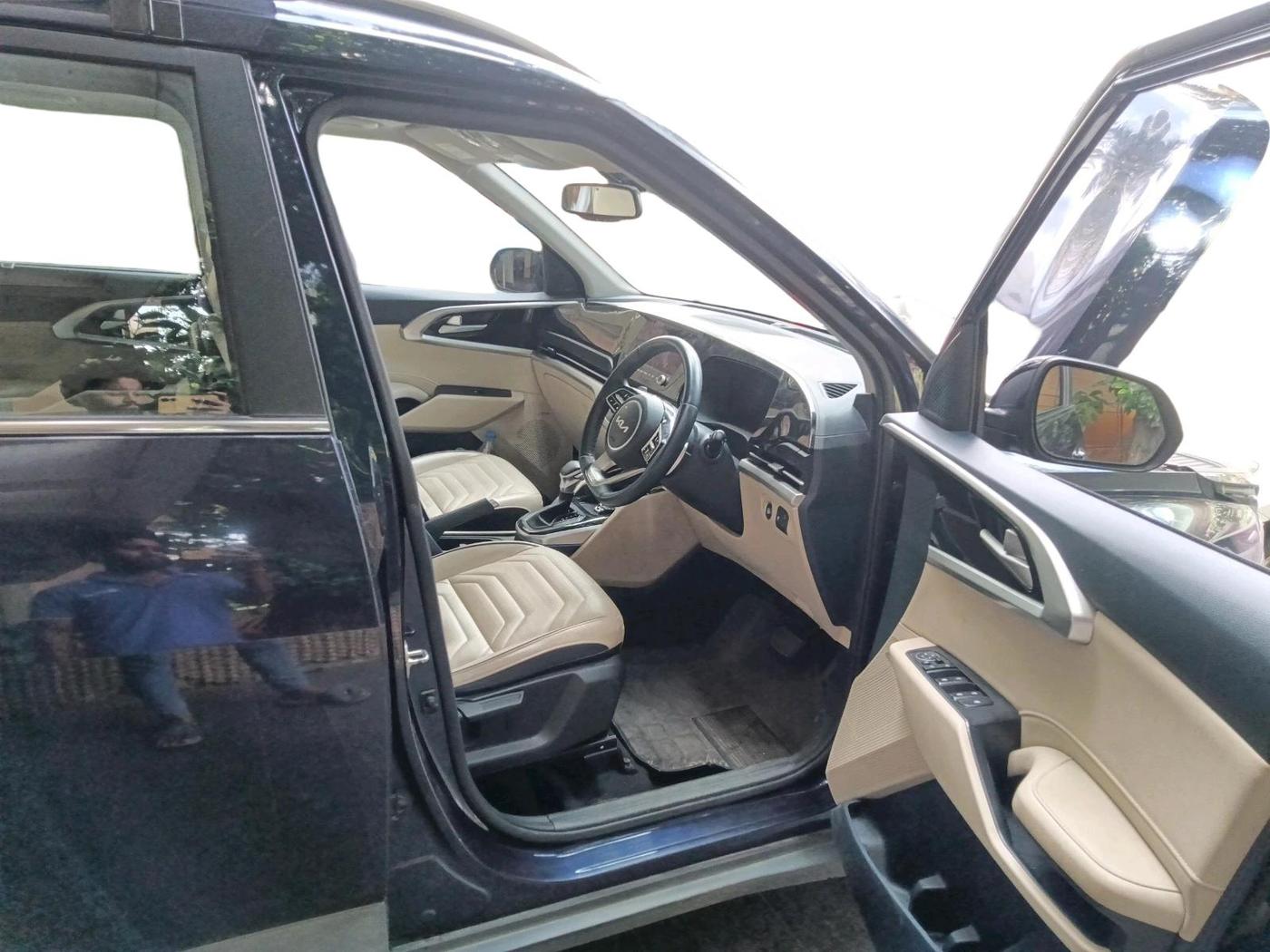 2022 KIA CARENS LUXURY PLUS 1.4 PETROL DCT 7 STR, Petrol, Automatic, 21,719 km, interior