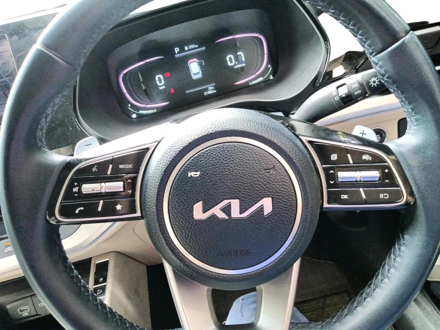 2022 KIA CARENS LUXURY PLUS 1.4 PETROL DCT 7 STR, Petrol, Automatic, 21,719 km, interior
