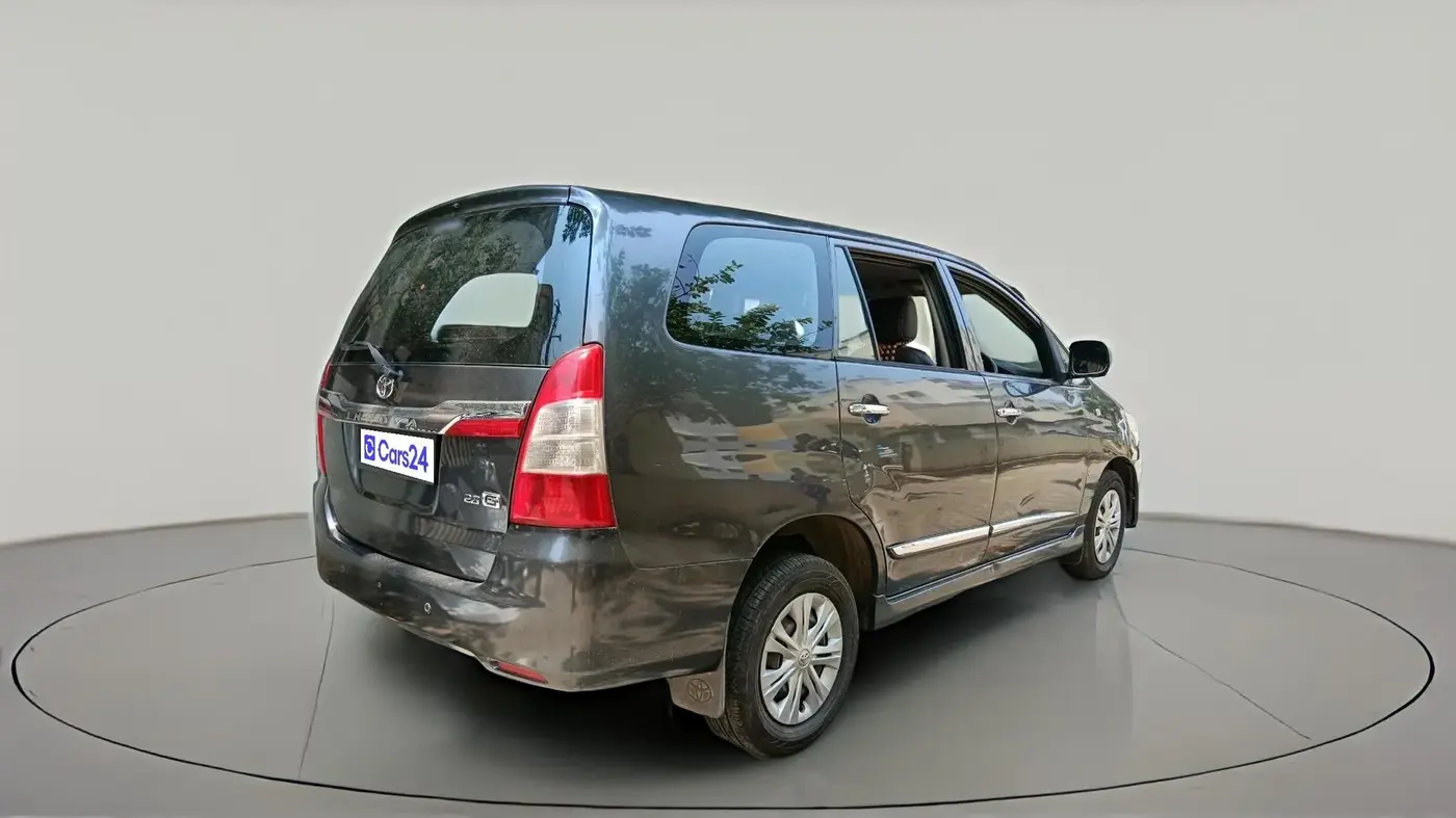 2015 Toyota Innova 2.5 GX 8 STR, Diesel, Manual, 2,92,203 km, exterior