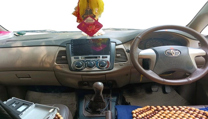 2015 Toyota Innova 2.5 GX 8 STR, Diesel, Manual, 2,92,203 km, interior