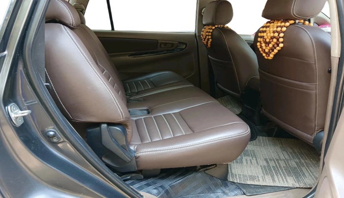 2015 Toyota Innova 2.5 GX 8 STR, Diesel, Manual, 2,92,203 km, interior