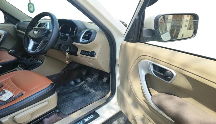 2017 Mahindra TUV300 T8, Diesel, Manual, 1,09,624 km, interior