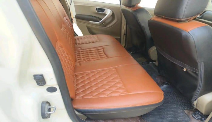 2017 Mahindra TUV300 T8, Diesel, Manual, 1,09,624 km, interior