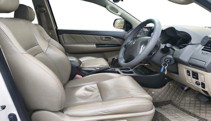 2013 Toyota Fortuner 3.0 4X2 AT, Diesel, Automatic, 1,25,273 km, interior