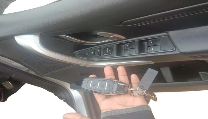 2018 Mahindra XUV500 W11, Diesel, Manual, 51,536 km, interior