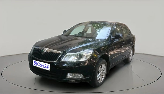 2012 Skoda Laura AMBIENTE 2.0 TDI CR MT, Diesel, Manual, 67,935 km, exterior