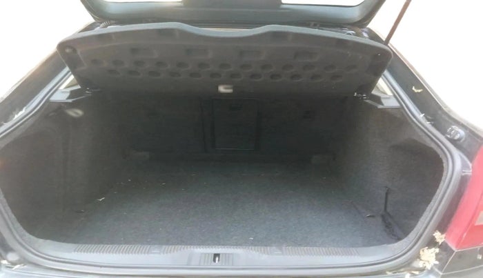 2012 Skoda Laura AMBIENTE 2.0 TDI CR MT, Diesel, Manual, 67,935 km, exterior