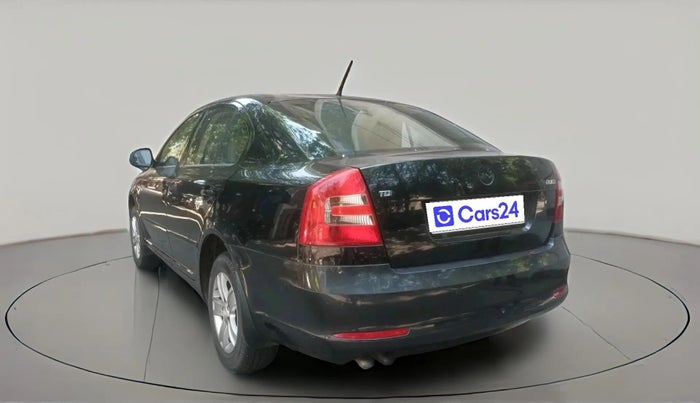 2012 Skoda Laura AMBIENTE 2.0 TDI CR MT, Diesel, Manual, 67,935 km, exterior