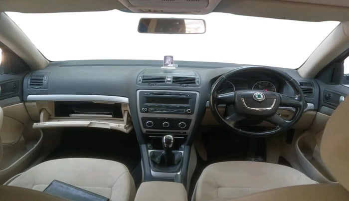 2012 Skoda Laura AMBIENTE 2.0 TDI CR MT, Diesel, Manual, 67,935 km, interior