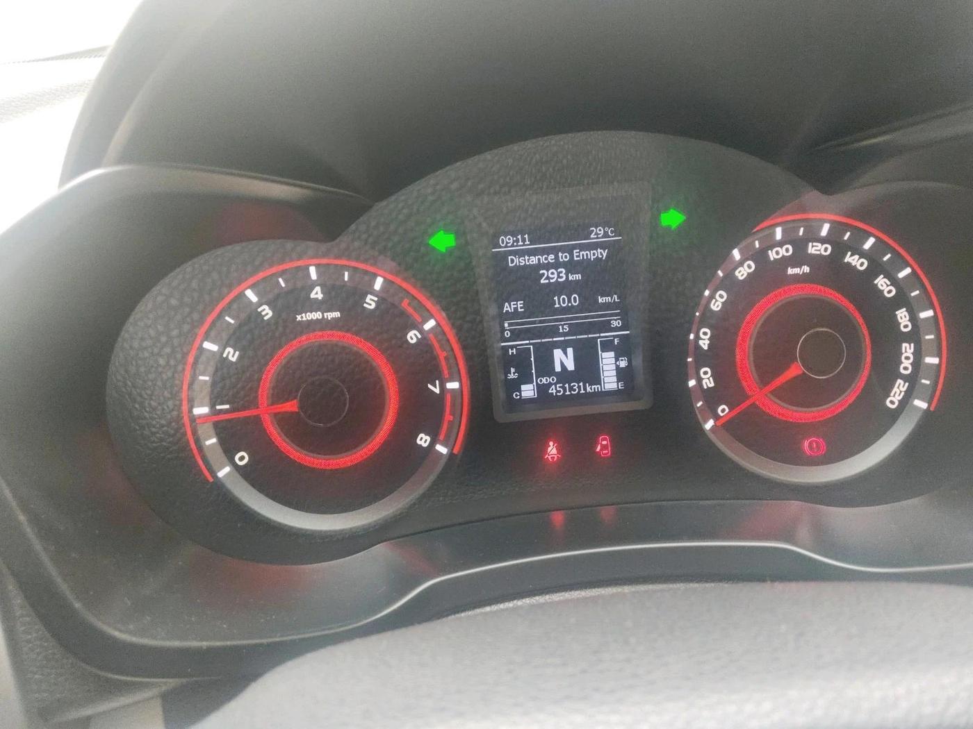 2021 Mahindra XUV300 W8 1.2 PETROL, Petrol, Manual, 45,131 km, interior