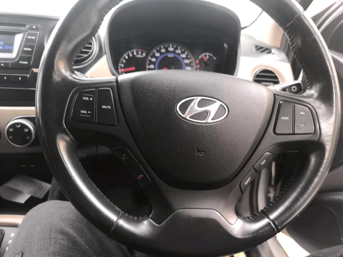 2015 Hyundai Grand i10 ASTA AT 1.2 KAPPA VTVT, Petrol, Automatic, 22,592 km, interior
