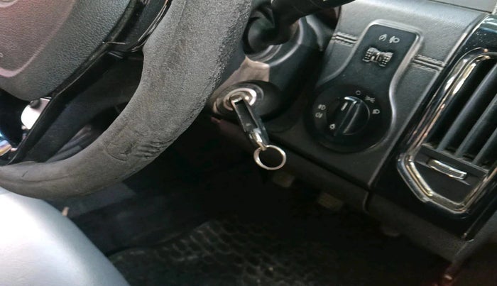 2018 Tata Hexa XE 4X2 7 STR, Diesel, Manual, 1,70,542 km, interior