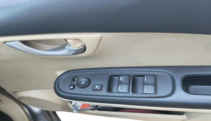 2015 Honda Amaze 1.2L I-VTEC VX, Petrol, Manual, 1,24,216 km, interior