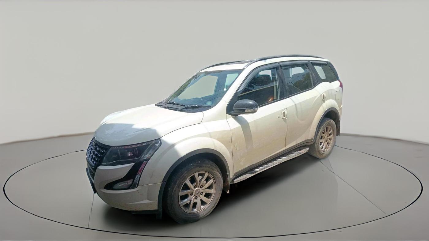 2018 Mahindra XUV500 W9, Diesel, Manual, 2,04,574 km, exterior
