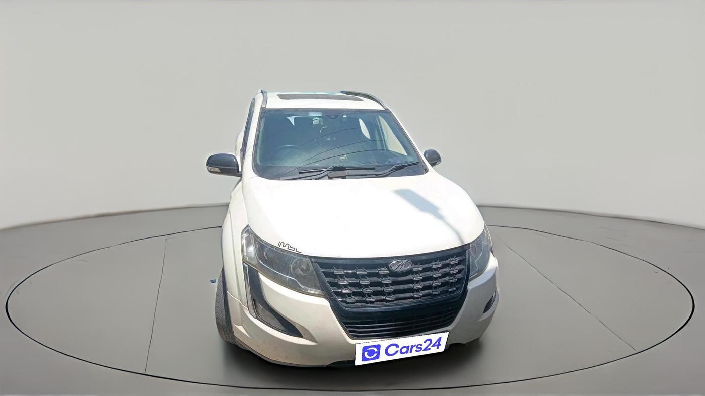 2018 Mahindra XUV500 W9, Diesel, Manual, 2,04,574 km, exterior
