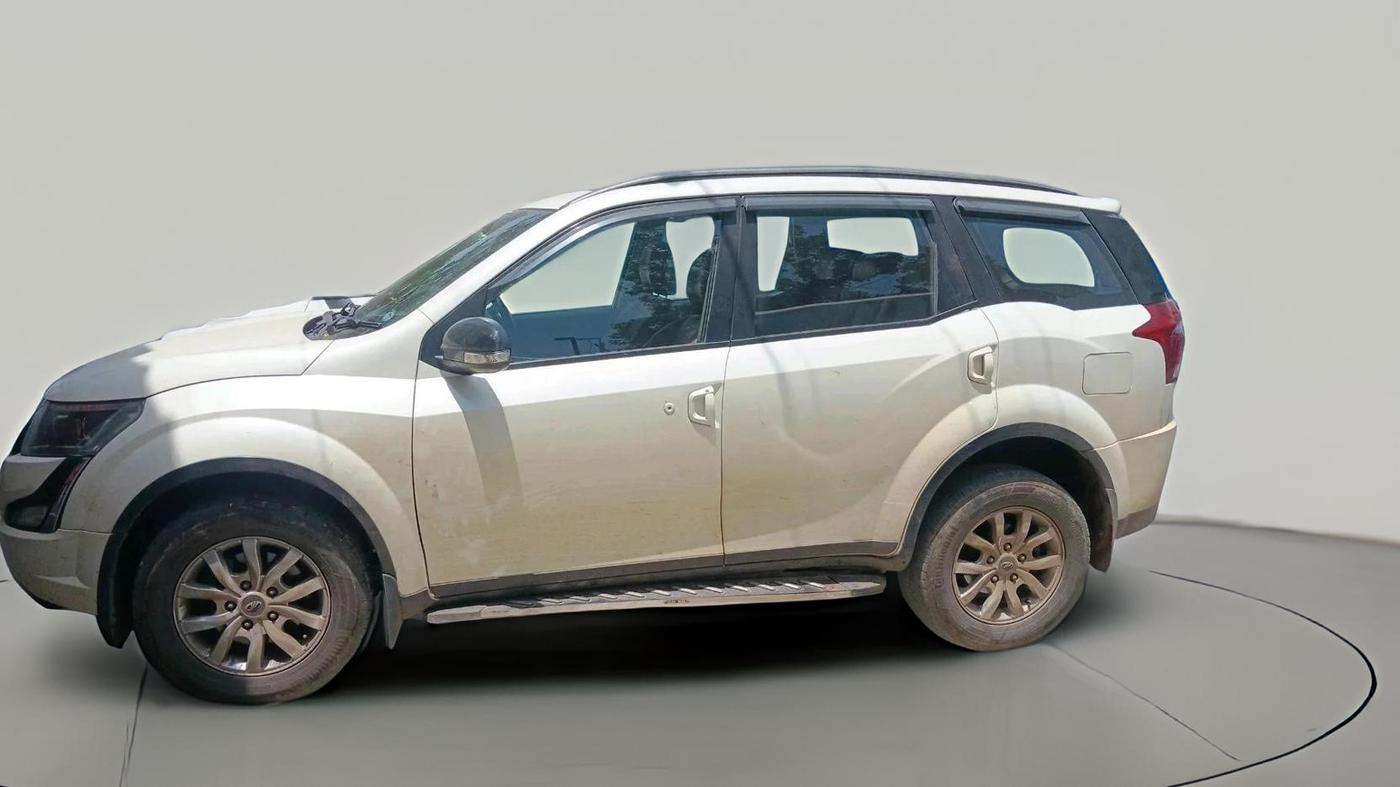 2018 Mahindra XUV500 W9, Diesel, Manual, 2,04,574 km, exterior
