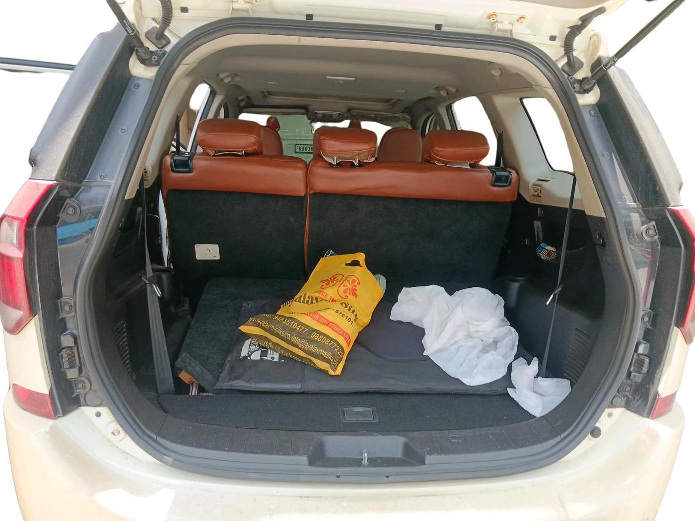 2018 Mahindra XUV500 W9, Diesel, Manual, 2,04,574 km, exterior