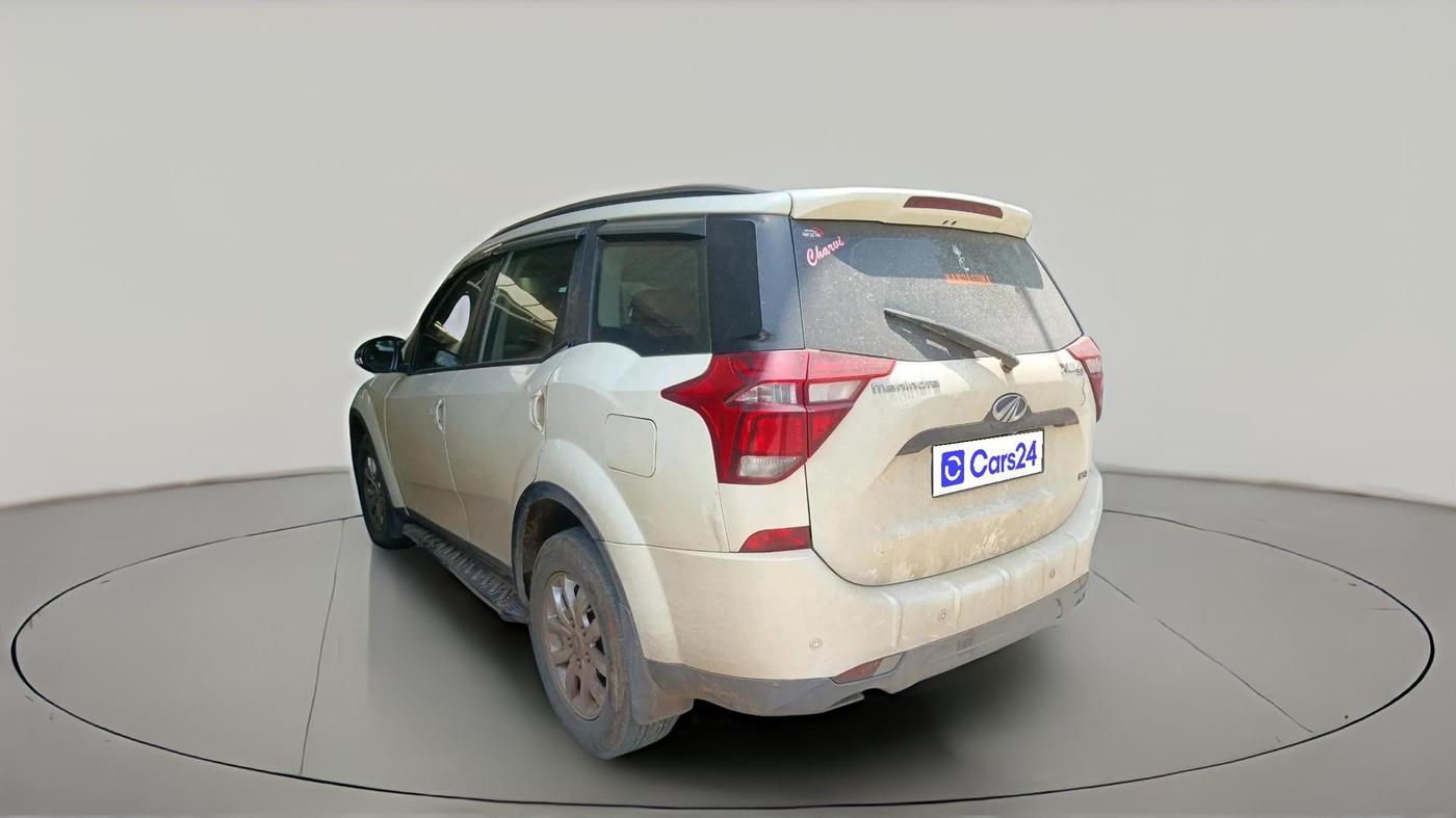 2018 Mahindra XUV500 W9, Diesel, Manual, 2,04,574 km, exterior