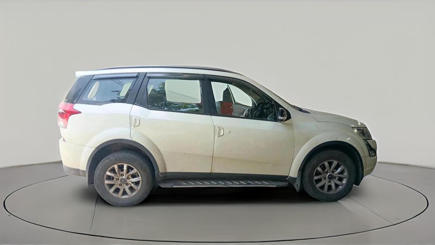 2018 Mahindra XUV500 W9, Diesel, Manual, 2,04,574 km, exterior
