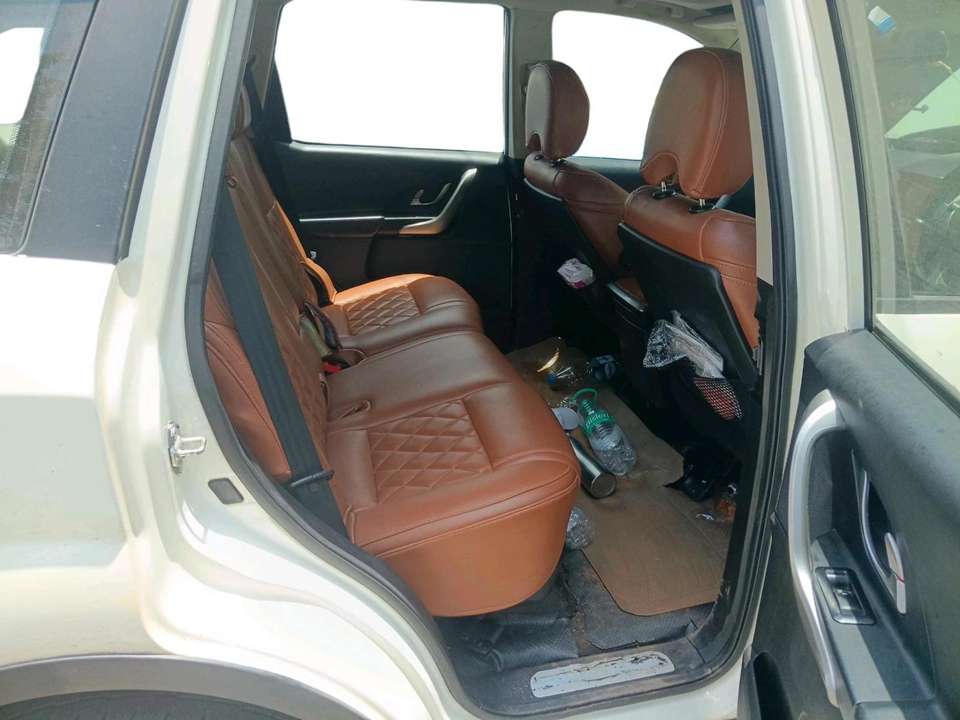 2018 Mahindra XUV500 W9, Diesel, Manual, 2,04,574 km, interior