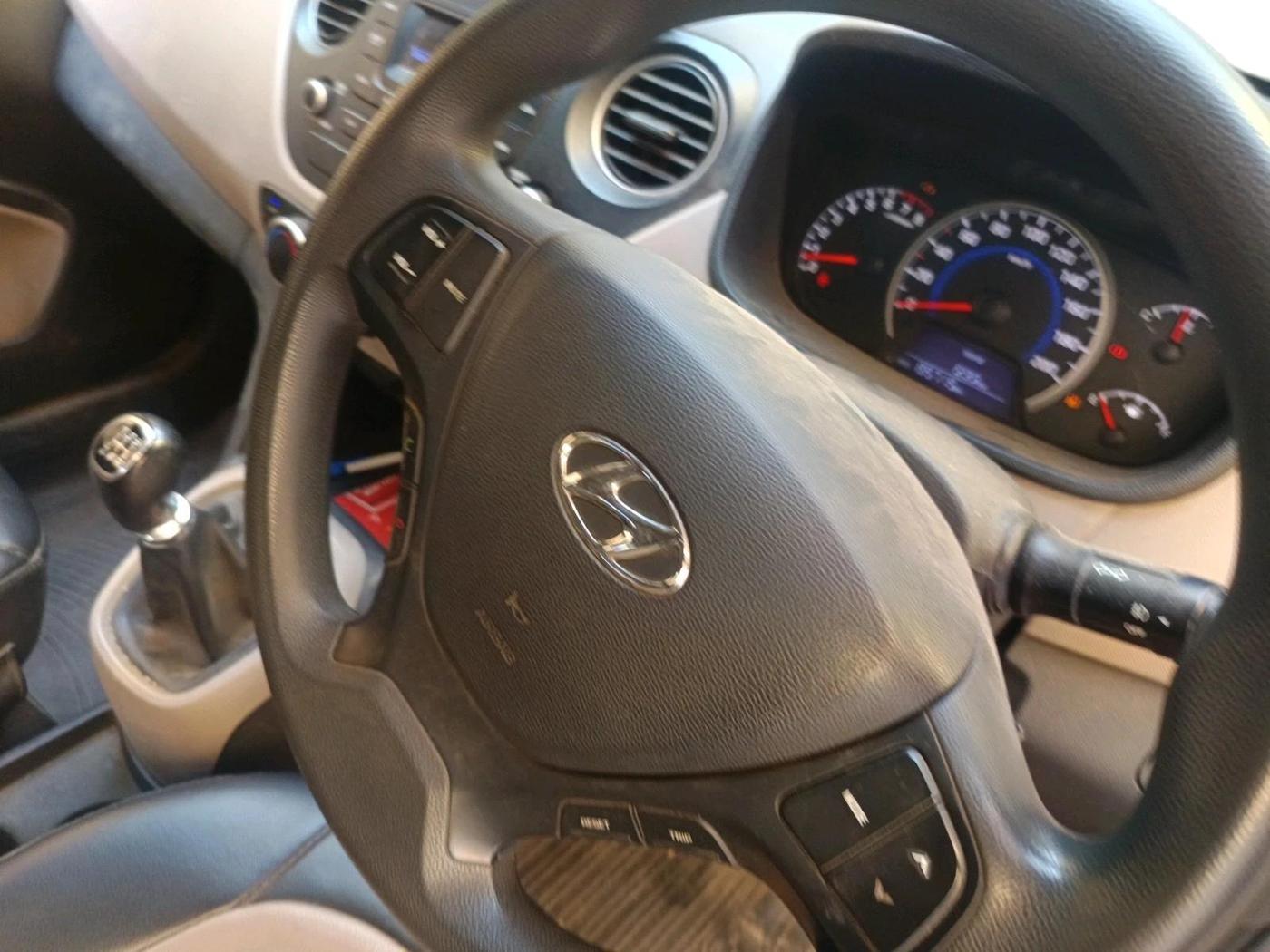 2016 Hyundai Grand i10 SPORTZ 1.2 KAPPA VTVT, Petrol, Manual, 85,715 km, interior