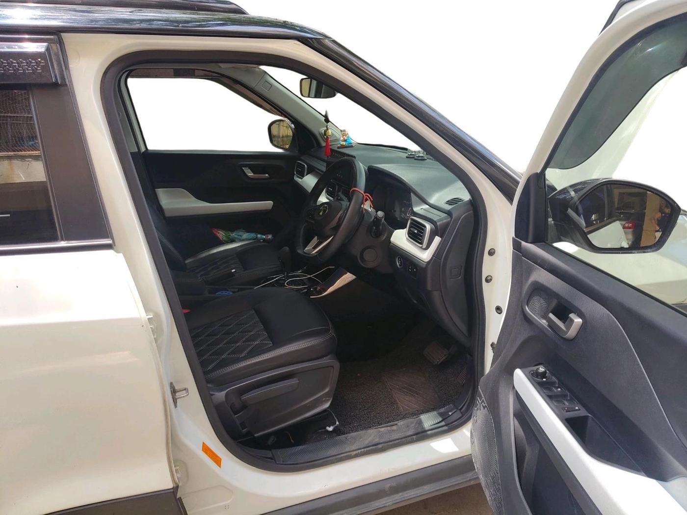 2025 Tata PUNCH Creative Plus (S) AMT, Petrol, Automatic, 17,703 km, interior