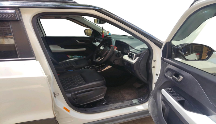 2025 Tata PUNCH Creative Plus (S) AMT, Petrol, Automatic, 17,703 km, interior