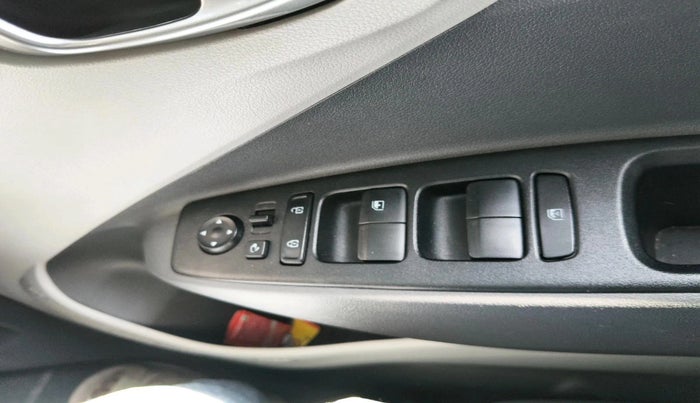 2022 Hyundai GRAND I10 NIOS SPORTZ AMT 1.2 KAPPA VTVT, Petrol, Automatic, 8,139 km, interior