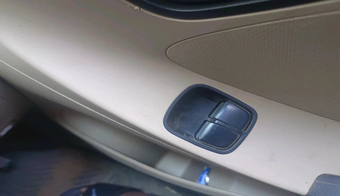 2013 Hyundai Eon MAGNA +, Petrol, Manual, 84,820 km, interior